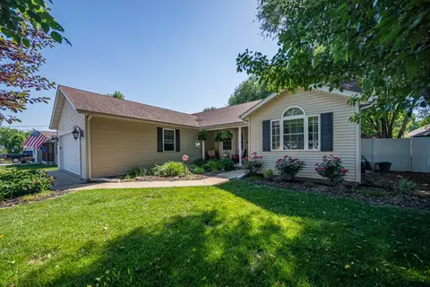 405 E Beacon Ct, Mount Vernon, IL 62864 photo 3