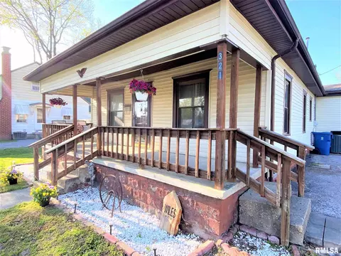 321 E Lincoln Ave, Flora, IL 62839 photo 3