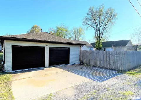 321 E Lincoln Ave, Flora, IL 62839 photo 6