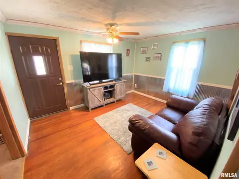 321 E Lincoln Ave, Flora, IL 62839 photo 7