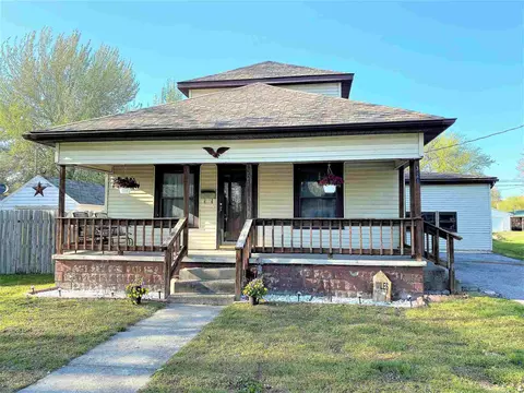 321 E Lincoln Ave, Flora, IL 62839 photo 1