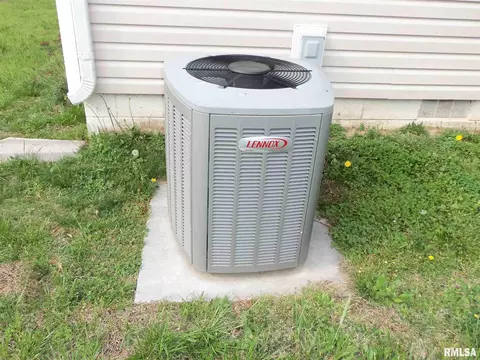 506 Mitchell St, Benton, IL 62812 photo 35