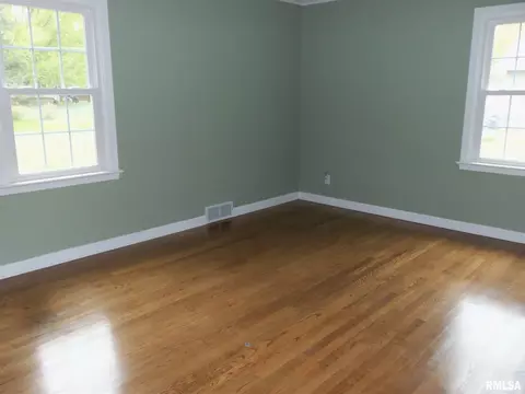 506 Mitchell St, Benton, IL 62812 photo 6