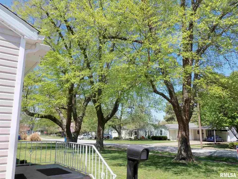 506 Mitchell St, Benton, IL 62812 photo 2