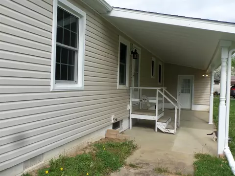 506 Mitchell St, Benton, IL 62812 photo 28