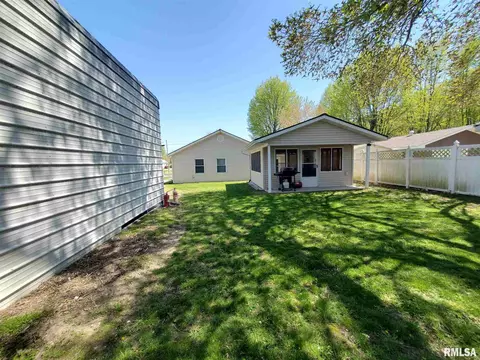 805 S Mulkey St, Christopher, IL 62822 photo 17