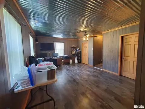 805 S Mulkey St, Christopher, IL 62822 photo 10