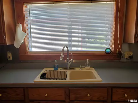 805 S Mulkey St, Christopher, IL 62822 photo 7