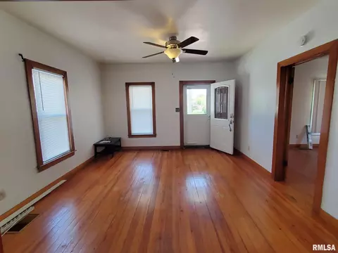 805 S Mulkey St, Christopher, IL 62822 photo 6