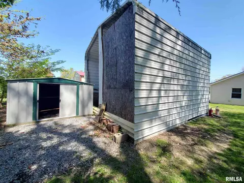805 S Mulkey St, Christopher, IL 62822 photo 16