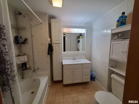 805 S Mulkey St, Christopher, IL 62822 photo 9
