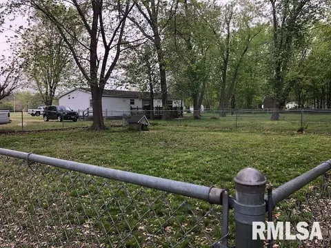 804 Tyler Ave, Sandoval, IL 62882 photo 10