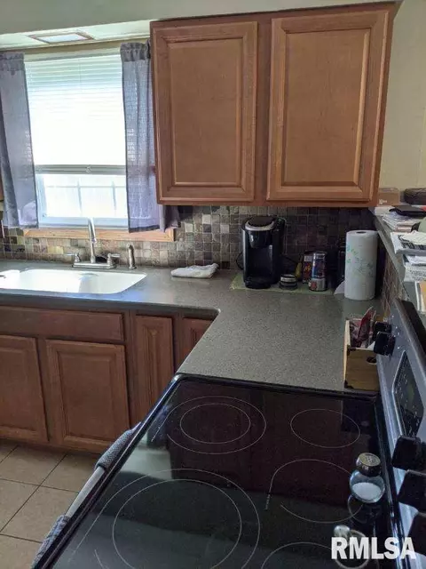 814 E 11th St, Centralia, IL 62801 photo 3