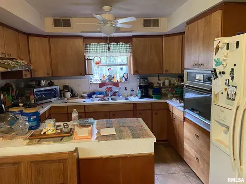 3000 E Bishop St, Mount Vernon, IL 62864 photo 15