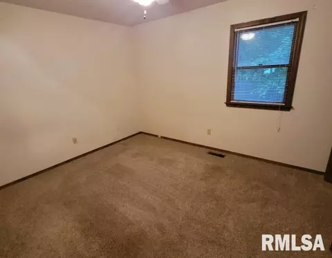 99 Cherry Dr, Mount Vernon, IL 62864 photo 9