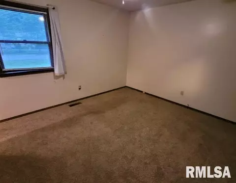 99 Cherry Dr, Mount Vernon, IL 62864 photo 6
