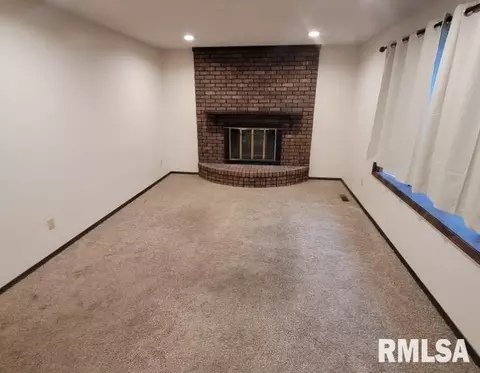 99 Cherry Dr, Mount Vernon, IL 62864 photo 2