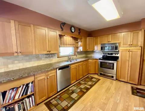 602 S Future St, Marion, IL 62959 photo 7