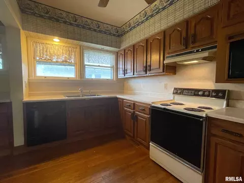 709 S 14th St, Herrin, IL 62948 photo 11