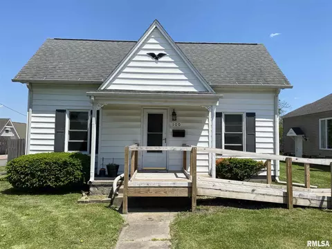 100 S 18th St, Herrin, IL 62948 photo 1