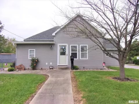 609 N Victor St, Christopher, IL 62822 photo 1