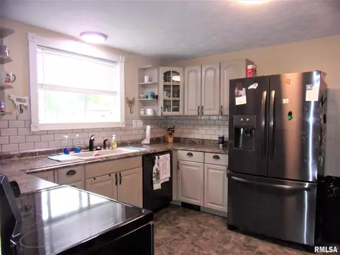 609 N Victor St, Christopher, IL 62822 photo 10