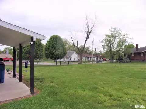 609 N Victor St, Christopher, IL 62822 photo 5