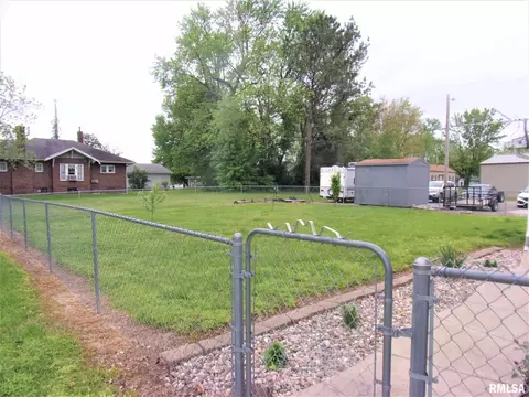 609 N Victor St, Christopher, IL 62822 photo 26