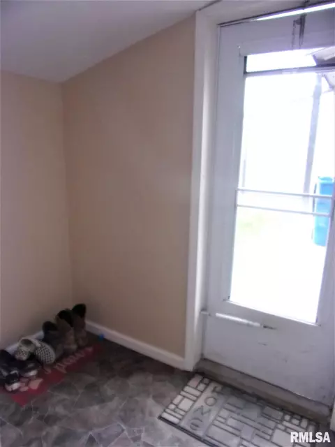 609 N Victor St, Christopher, IL 62822 photo 28