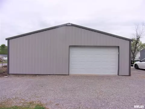 609 N Victor St, Christopher, IL 62822 photo 25