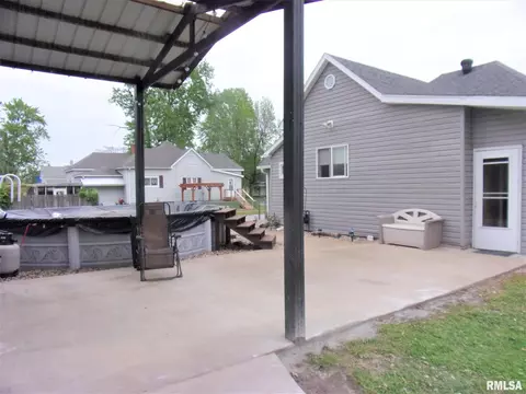 609 N Victor St, Christopher, IL 62822 photo 4