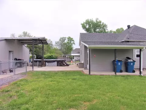609 N Victor St, Christopher, IL 62822 photo 8