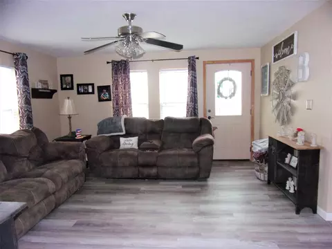 609 N Victor St, Christopher, IL 62822 photo 19