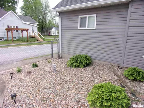 609 N Victor St, Christopher, IL 62822 photo 24