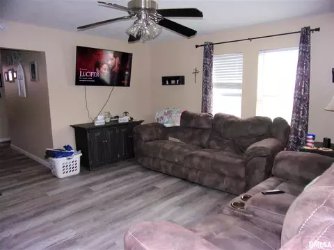 609 N Victor St, Christopher, IL 62822 photo 20