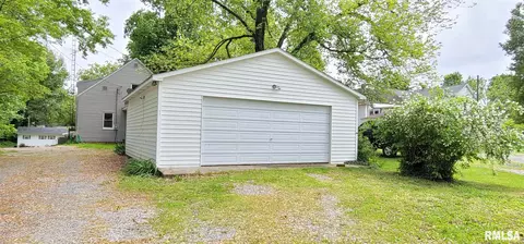 412 E 5th St, Mount Carmel, IL 62863 photo 3
