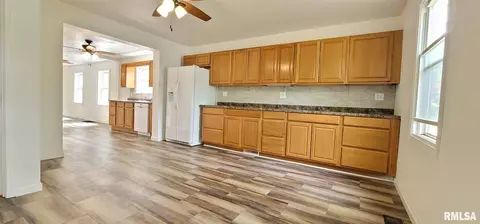 412 E 5th St, Mount Carmel, IL 62863 photo 7