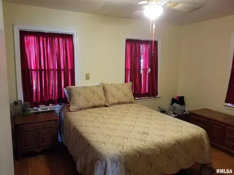 809 E Webster St, Benton, IL 62812 photo 21