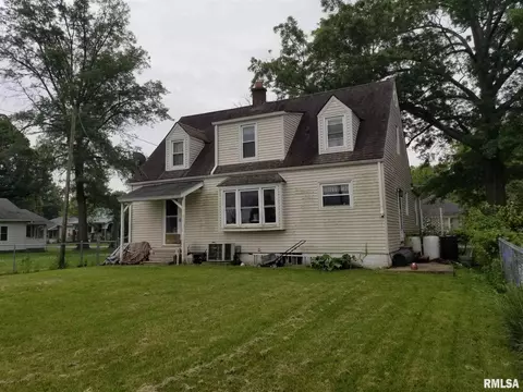 809 E Webster St, Benton, IL 62812 photo 10