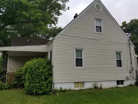 809 E Webster St, Benton, IL 62812 photo 5