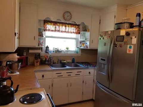 809 E Webster St, Benton, IL 62812 photo 19