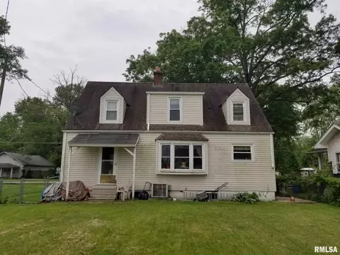 809 E Webster St, Benton, IL 62812 photo 9
