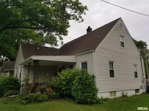809 E Webster St, Benton, IL 62812 photo 4