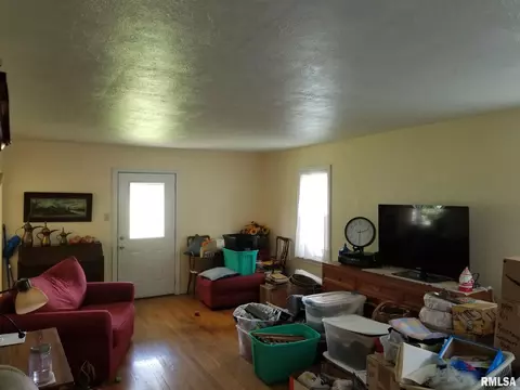 809 E Webster St, Benton, IL 62812 photo 12