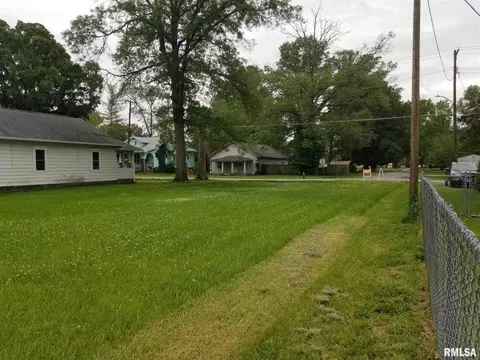 809 E Webster St, Benton, IL 62812 photo 11