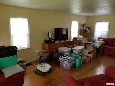 809 E Webster St, Benton, IL 62812 photo 15