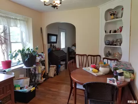 809 E Webster St, Benton, IL 62812 photo 17