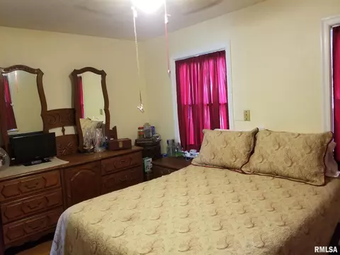 809 E Webster St, Benton, IL 62812 photo 22