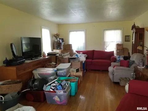 809 E Webster St, Benton, IL 62812 photo 13