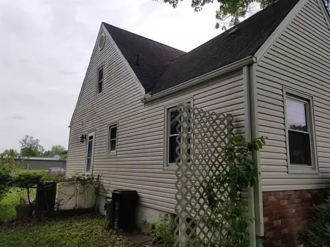 809 E Webster St, Benton, IL 62812 photo 6